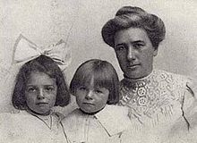 Bessie Maddern London and daughters, Joan and Becky Bessie Maddern London and daughters.jpg