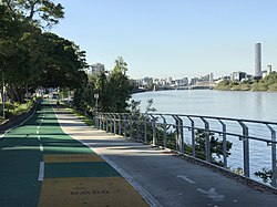 Bike and walkway along the Brisbane River.