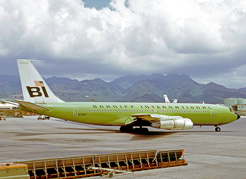 File:Boeing 707-327C N7097 BN HNL 21.04.71 edited-3.jpg