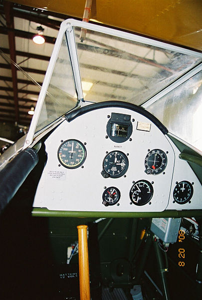 File:Boeing Stearman N2S-4 Front Cockpit FLAirMuse 20Aug08 (15326388985).jpg