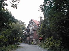 Verlassenes Tudor Hotelgebäude