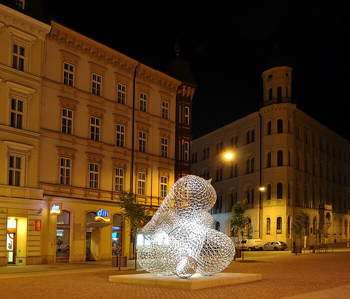 File:Brno - Malinovského náměstí v noci III.jpg