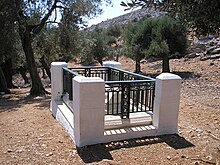 Brooke's grave P8170206.jpg