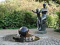 Fountain mother and child Dresden.JPG