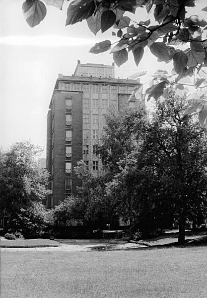 File:Bundesarchiv Bild 183-1987-0928-300, Berlin, Weberwiese, Hochhaus, Park.jpg