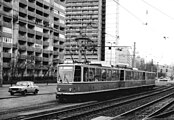 Tatra-Großzug (T6A2+T6A2+B6A2) mit Tw 218 127 an der Spitze auf der Linie 63 in der Mollstraße, 1989