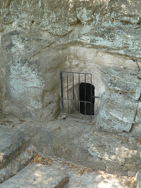 File:Burial Cave of Sarah P1030724.JPG