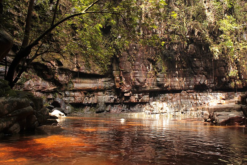 File:Campamento Kavac, Canaima..JPG