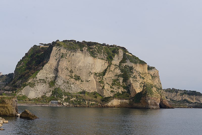 File:Capo Posillipo visto da Nisida.jpg