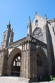 Grand porche de la cathédrale