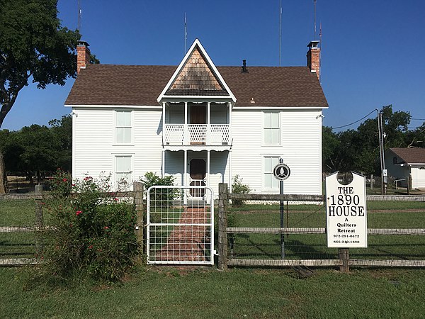 Historic old home in Cedar Hill