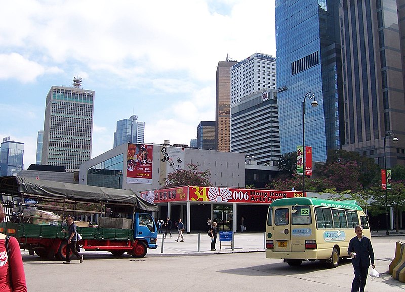 File:Central Star Ferry buses.jpg