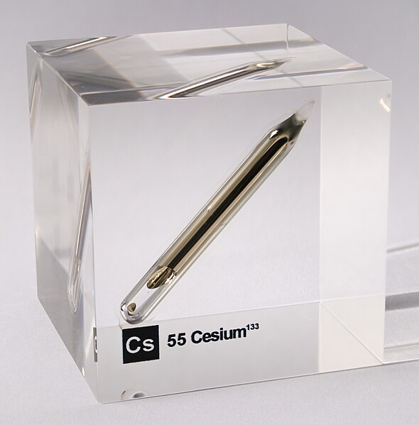File:Cesium ampoule in acrylic cube.jpg