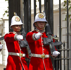 Storbritanniens Armé: Ledning, Skolor och utbildningsförband, Baser