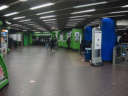 Northern line and Jubilee line ticket hall in its 1979 colour scheme