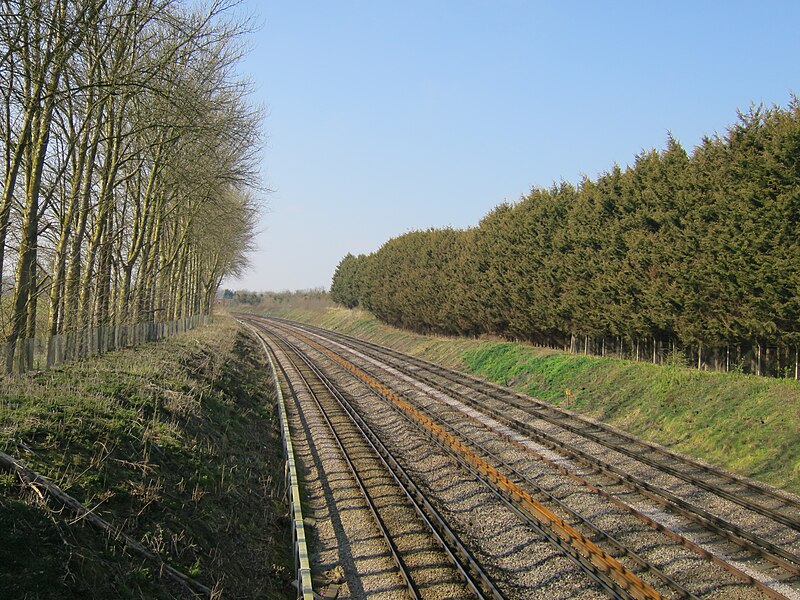 File:Chatham Main Line - geograph.org.uk - 4870174.jpg