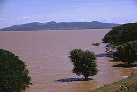 Полуостров Чильтепе на озере Манагуа, где расположен вулканический комплекс Апоеке (1998 г.). Снимок Смитсоновского института.