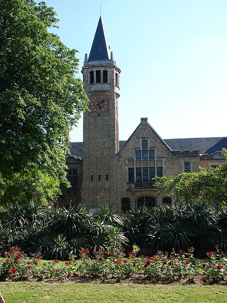 File:Cité Internationale Universitaire de Paris-Fondation Deutsch De La Meurthe Pavillion Central vertikal.jpg