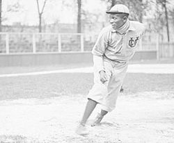 Clarence Lytle, Pitcher for Chicago Union Giants of 1905.jpg