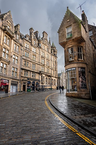 File:Cockburn Street in Edinburgh's Old Town (50583906632).jpg