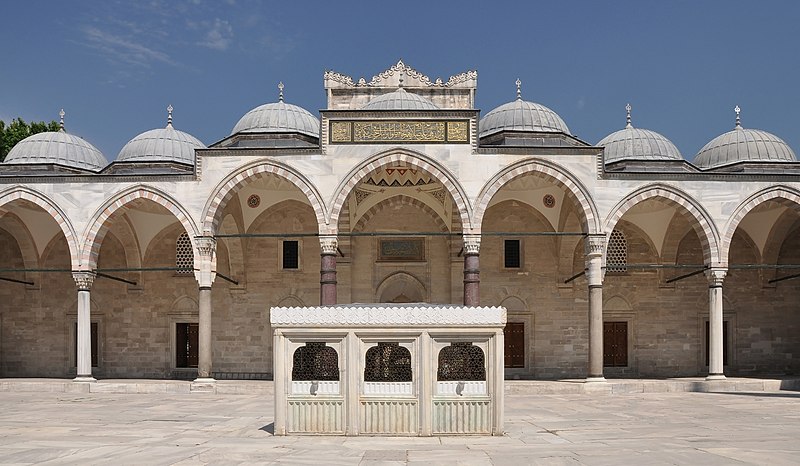 File:Courtyard of the Süleymaniye Mosque in Istanbul, Turkey 001.jpg