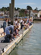 Pêcheurs de crabes à quai.