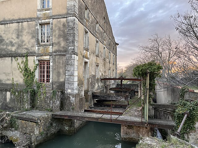 Moulin sur le canal de Craponne