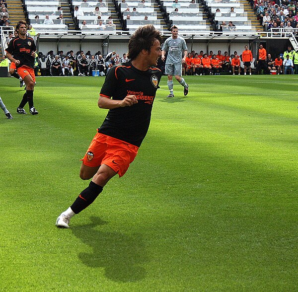 Silva playing for Valencia in August 2008