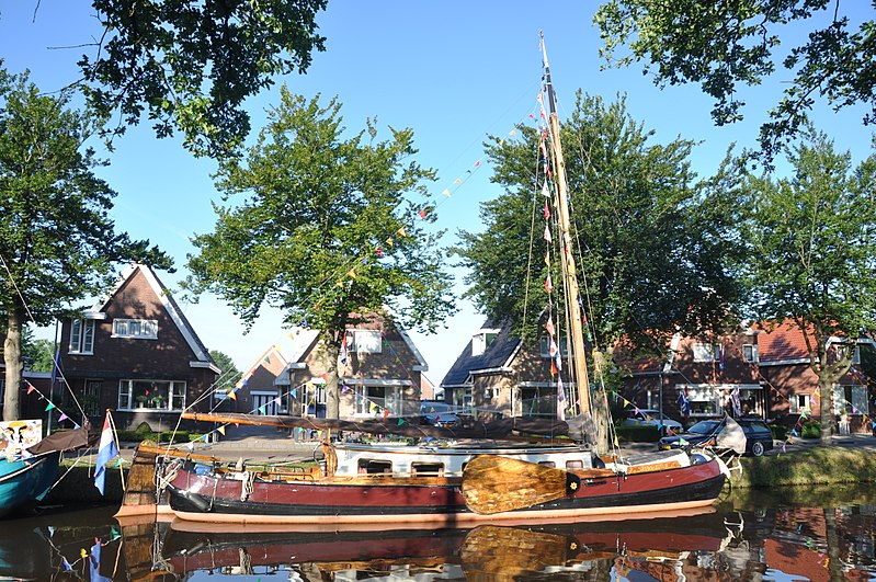 File:De ST. MICHAËL uit 1910 bij de reünie 2015 van de LVBHB in Musselkanaal (02).JPG