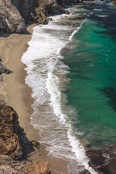 File:Down the California Coast from San Jose area to Los Angeles on HWY 101 - some small, close-by but hard to get to beaches - (28653331042).jpg