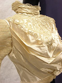 <span class="mw-page-title-main">Duchesse</span> A heavy and rich variety of satin cloth