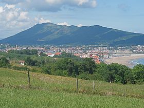 Arka planda Hendaye ve Jaizkibel manzarası