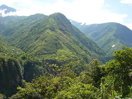 Ecuador landscapenear Banos.JPG