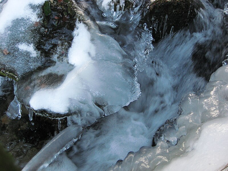 File:Eisbach 3.jpg