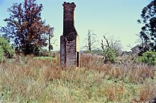 Eton Vale Homestead Ruins, дымоход (1992) .jpg