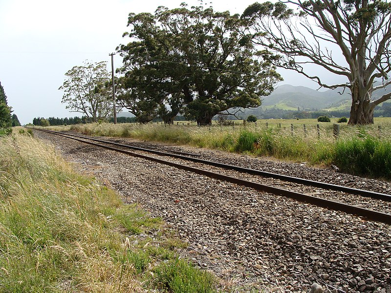 File:Fernside railway station 01.JPG