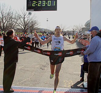 Michael Wardian winning in 2011 File Michael Wardian (5561586059).jpg