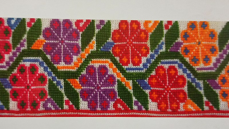 File:Flores silvestres - diseño textil amuzgo (Xochistlahuaca, Guerrero).jpg