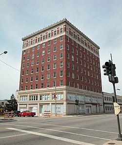 Mantan Karcher Hotel pada tahun 2006 - Waukegan, Illinois.jpg