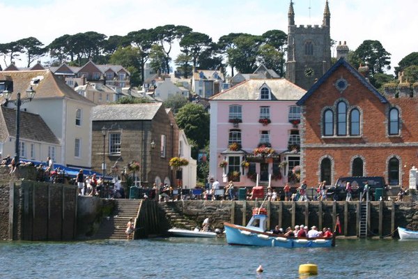 Fowey, Town Quay: Fowey Town Hall (grey stone on the centre left), The King of Prussia Public House (pink in the centre) and the Royal British Legion 