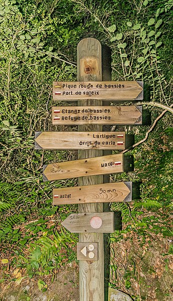 File:GR10 guidepost 01.jpg