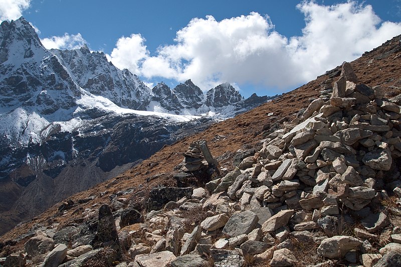 File:Gokyo Ri slopes, Stones, Nepal, Himalayas.jpg