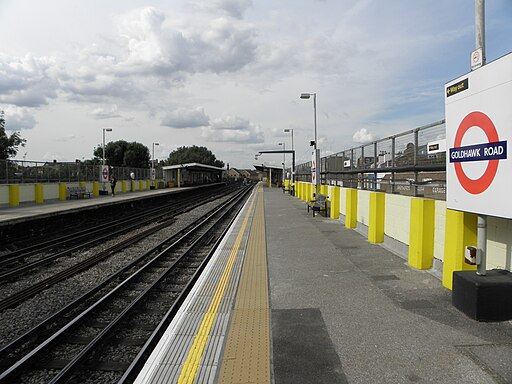 Goldhawk Road stn look north 2012 01