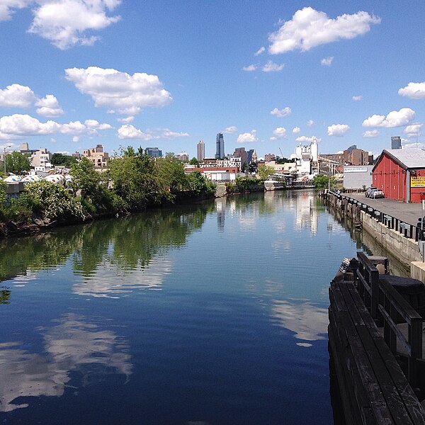 File:Gowanus Canal from 9th Street, Brooklyn, New York City, 2014.JPG