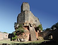 Bergfried und Mantelmauer