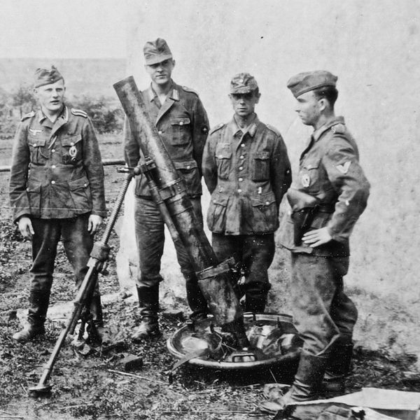 File:Granatwerfer 42 an der Ostfront.jpg