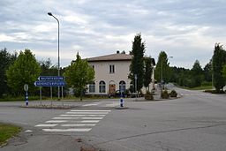 Haapamäkis centrum, korsningen mellan Asematie och Pihlajavedentie.