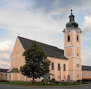 Hartkirchen Pfarrkirche 2005.jpg