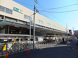 Hasune station side.jpg ouest