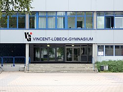 Haupteingang des Vincent-Lübeck-Gymnasiums 2018